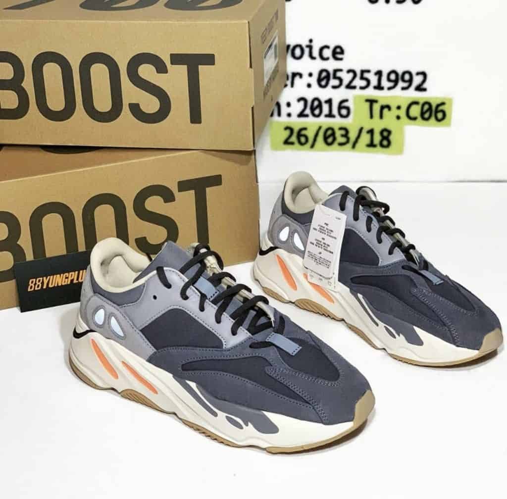 yeezy-700-magnet