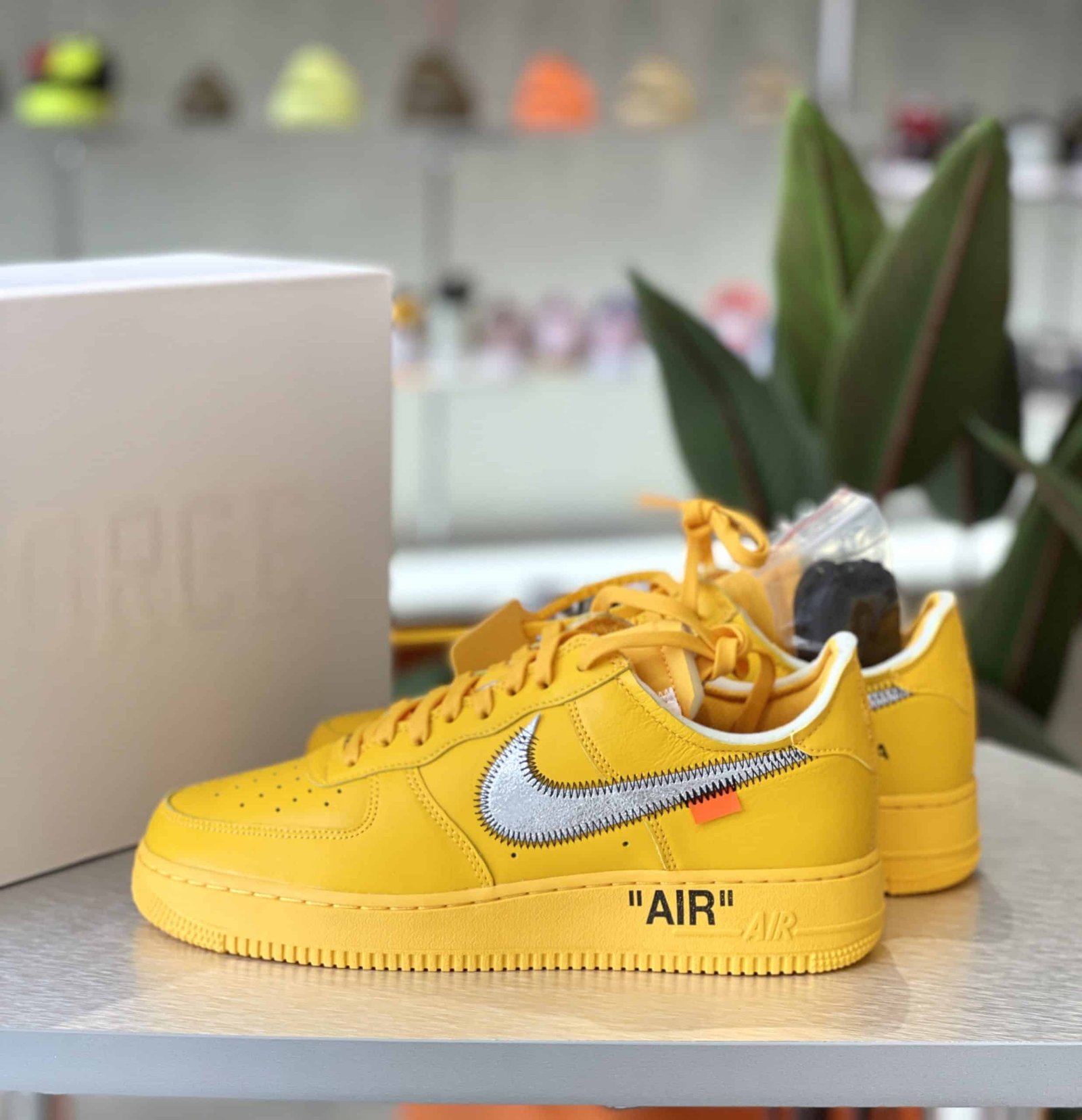 Nike Air Force 1 Low Off-White ICA University Gold UK 7 Sneaker