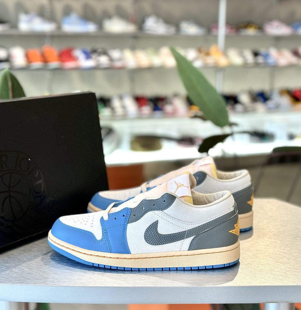 Air Jordan 1 Low " Tokyo Vintage "